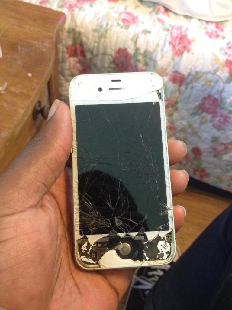 chach_maserati's tweet photo. I'm selling a brand new iPhone 6 Plus, DM for price info!!! Really reliable phone 💯 http://t.co/V7wwAyqb2W