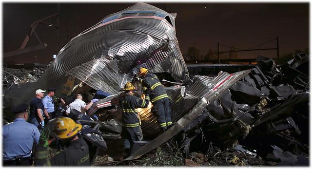 rtvenoticias's tweet photo. #ÚltimaHora

Asciende a 8 los fallecidos por el accidente ferroviario en Filadelfia, informan autoridades. http://t.co/UbM1bAQLCw