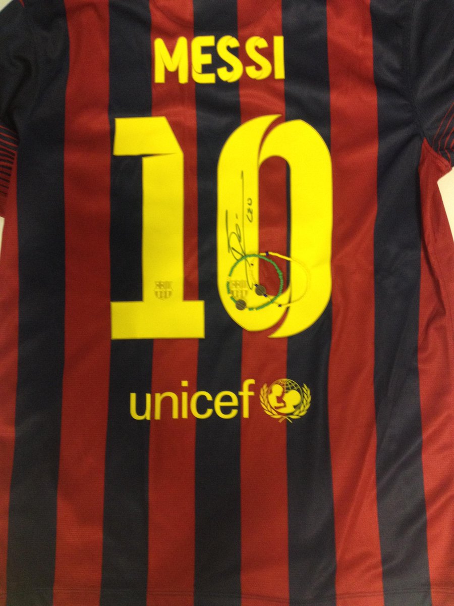 highlight of the life of a proud <a href="/ShaketheWorld11/">Shake the World</a> bracelet, at the signed <a href="/FCBarcelona/">FC Barcelona</a> shirt of <a href="/messi10stats/">Leo Messi</a>