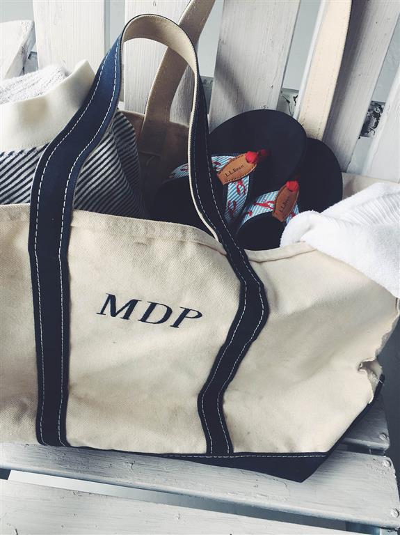 LLBean's tweet image. Summer tip: Keep a beach tote by the door, so when a sunny day calls, you can answer. #LLBean #TrustedGuide