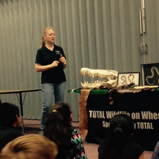 laurafrey_308's tweet photo. HMNS bringing the museum to Waller!  @HES fun learning experience for our kids @WallerISD http://t.co/btc4y1awvM