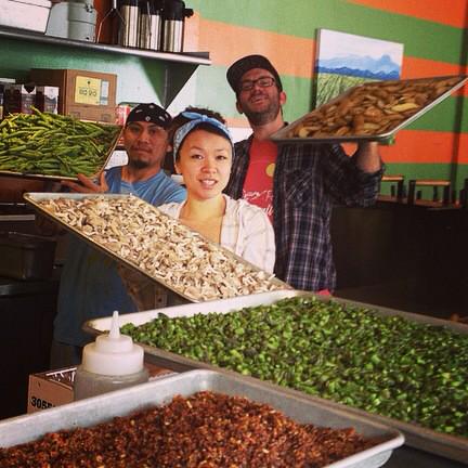 dustybunsbistro's tweet photo. Happy Thursday!
Keep it #local keep it #fresh!
#Bus #CArtHop @peevespub
#OGBistro #608Weldon
#BayBistro #11Division http://t.co/1e8douwxF1