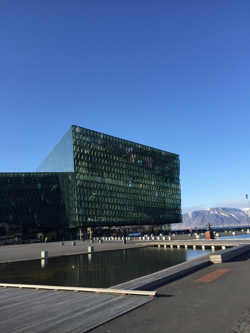 Nordisk møte for forfattere og oversettere på Harpa, Reykjavik. Det måtte bli gode diskusjoner .....