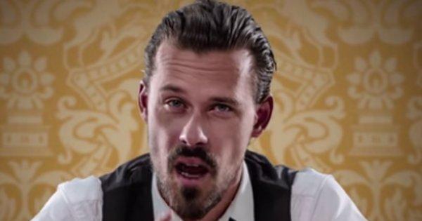 marieclaire_fr's tweet image. #Choquant : Piétons, relevez la tête ! bit.ly/1IyMvhd