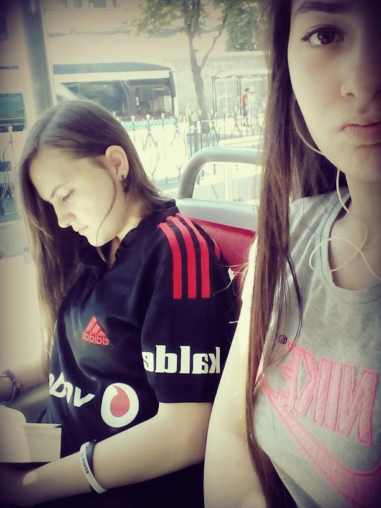 zehhoo's tweet photo. Sinemin heryerde kitap okuma şekline hayranım sjsjs http://t.co/NUKqGYKak6