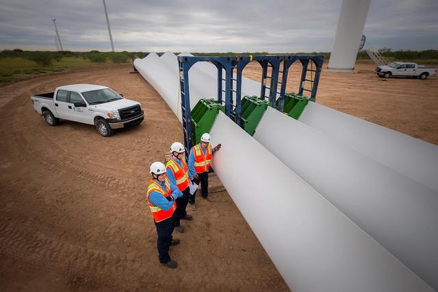 austinenergy's tweet photo. It's a good time for #TXwind! 2 new wind farms have joined our fleet: http://t.co/ajfMeQpJ4j Photos by @DukeEnergy http://t.co/iXK0MbSHFL