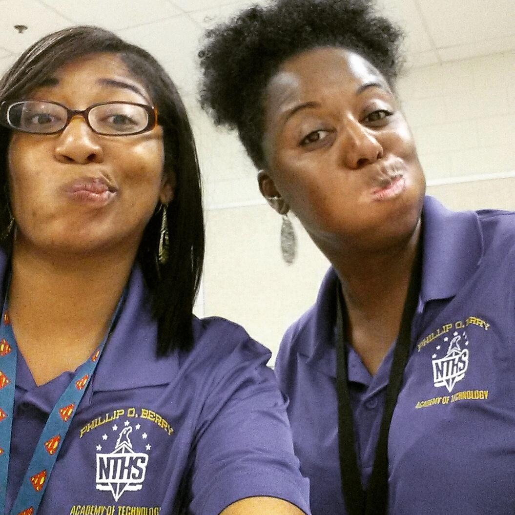 msCbonner's tweet photo. @POBerryAcademy #twinday #TeacherAppreciationWeek #berry http://t.co/egi1z3aywY