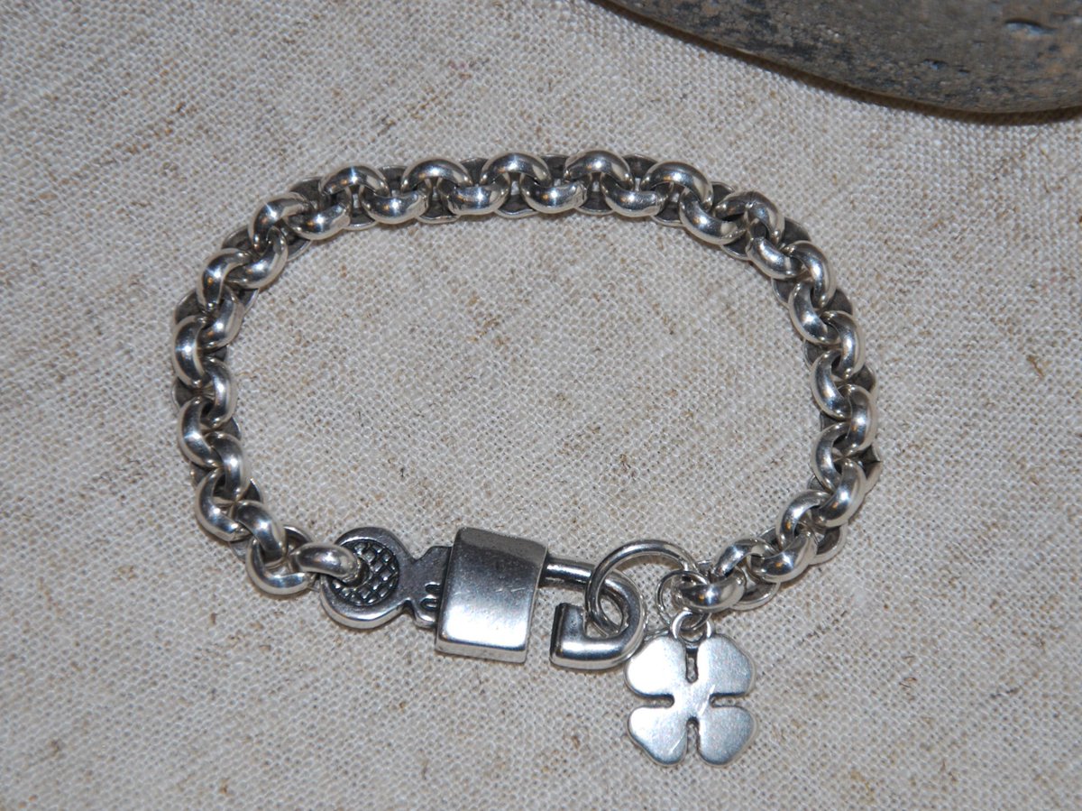 ElBlogdeRakeli's tweet image. Otras pulseras de El Blog de Rakeli
elblogderakeli.blogspot.com.es/2011/12/pulser…