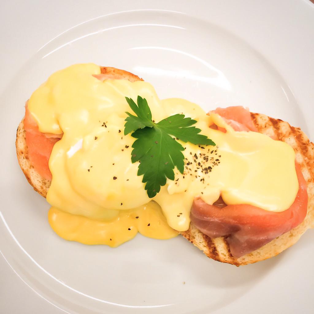 tyfelfed's tweet image. Which would be your #breakfast ? #eggsroyale #pancakes #ammanford #carmarthenshire #westwales #tyfelfed #foodie