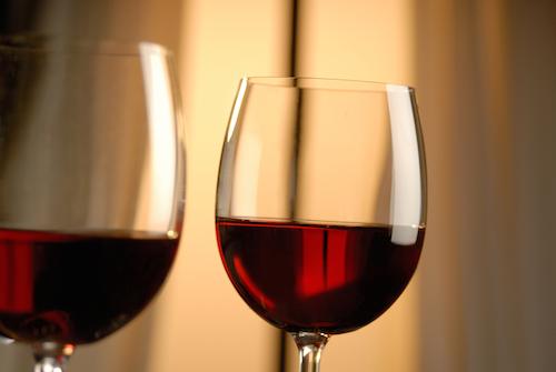 WineEnthusiast's tweet photo. 28 Spanish wines, under $40, that are as diverse as they are delicious? We ain't mad about it: http://t.co/EV0Co43FeT http://t.co/3aZaV72wiE