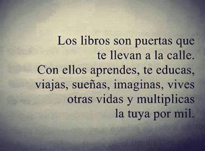 vaneacevedo's tweet image. Los libros son puertas...