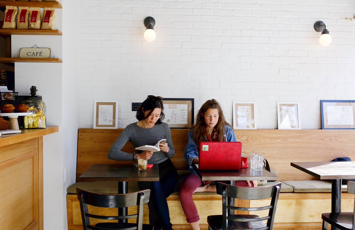 1 semaine que <a href="/LiliandOli/">Lili & Oli</a> a ouvert ses portes au 2713 Notre Dame Ouest ! Venez savourer un #latte ! #mtlcoffeecrawl