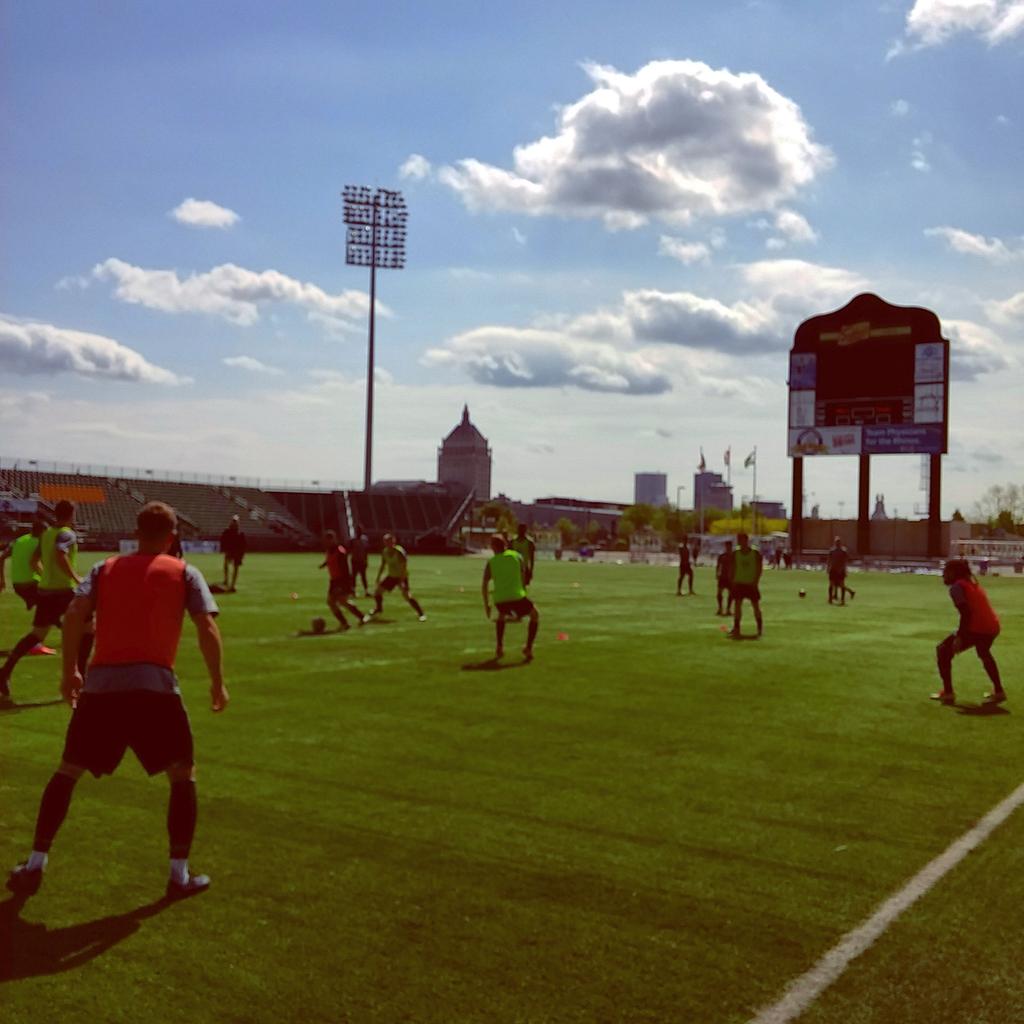 An absolutely picturesque day for training here in Rochester!

#Roc #FuelTheCrash #USL