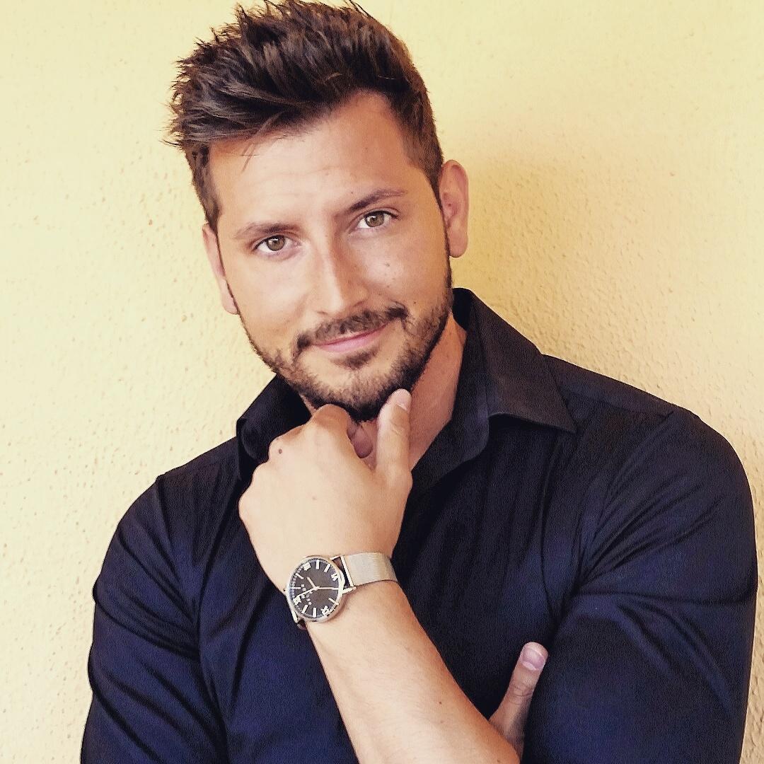 Manu_LB_'s tweet photo. Para todos lo que me habéis preguntado por el reloj 😉
Gran estilo gracias a @NeltonWatches ⌚ ⌚ ⌚ ⌚ http://t.co/KqFgOkCf8B