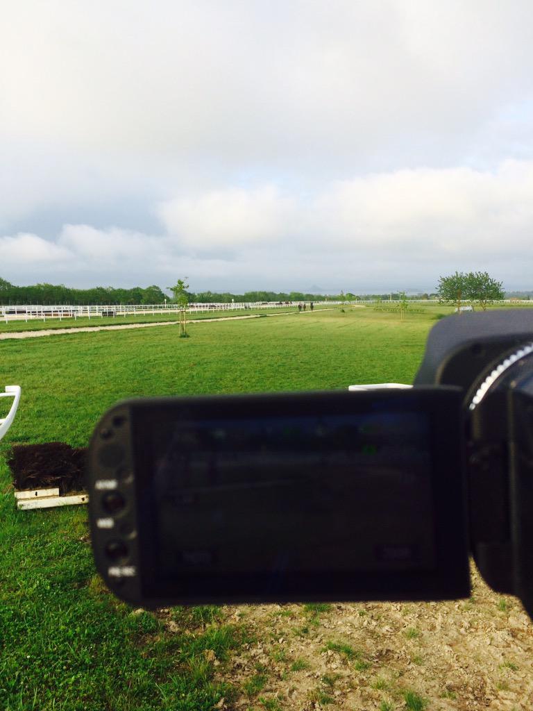 thevenet_marine's tweet photo. Une bonne journée à filmer de cracks chevaux ! @Ricoujacques #GSCP2015 #MontSaintMichel #MilordThomas #RaceCom' http://t.co/c5JAEr0llq