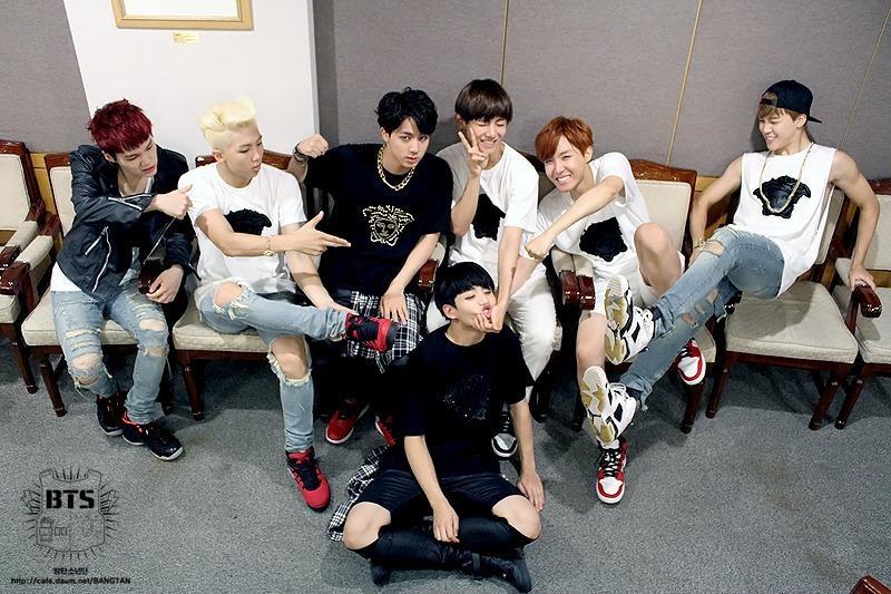 vkookcouple's tweet photo. ♡♡♡♡♡♡♡
#BTS700Days http://t.co/Jub7DrExFk