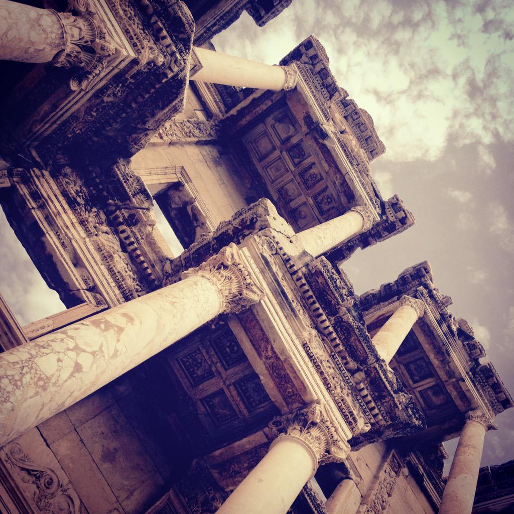 PlaceboJo's tweet image. Amazing visit to Ephesus today, incredible #livinghistory #LibraryofCelsus
