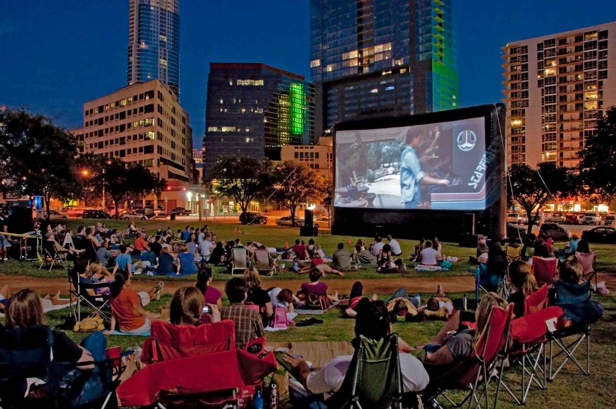 Every Summer Outdoor Movie Screening in Austin: thrillist.com/events/austin/…