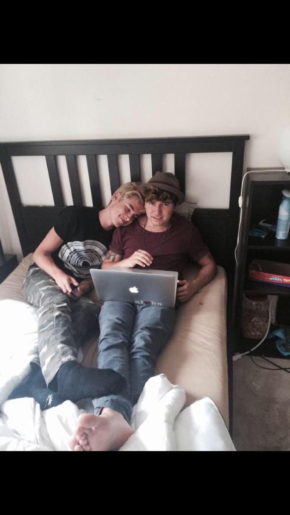 KandJimagines's tweet photo. Imagine Jc sends you this saying,"you need to come back soon! Kian misses you way to much and I'm done filling in!" http://t.co/vvYywkehwu