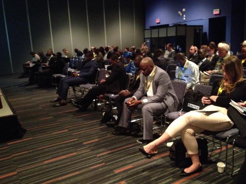 Foule attentive au panel modéré par Claude Thibault de <a href="/48inter/">48e Nord International</a>. #CIMTL15