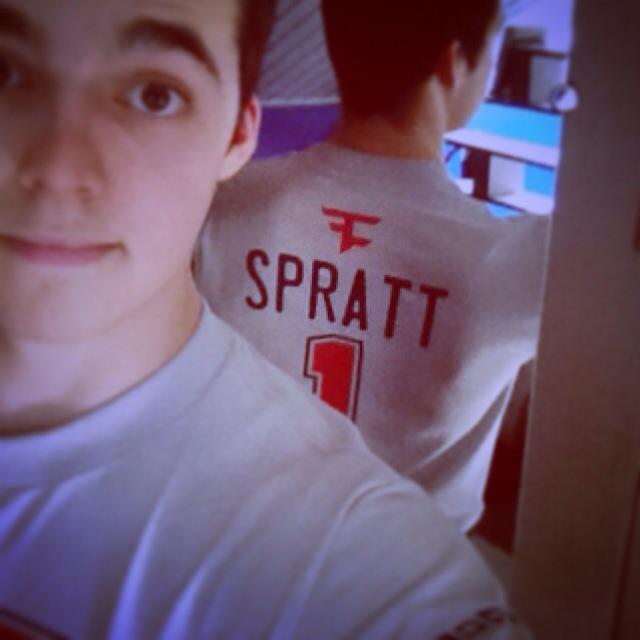 ImVivius's tweet photo. @FaZeSpratt Looks cool :) #fazespratt #spratt #sprattyyy #king https://t.co/IFm6turd8R http://t.co/06AvZhsd0o