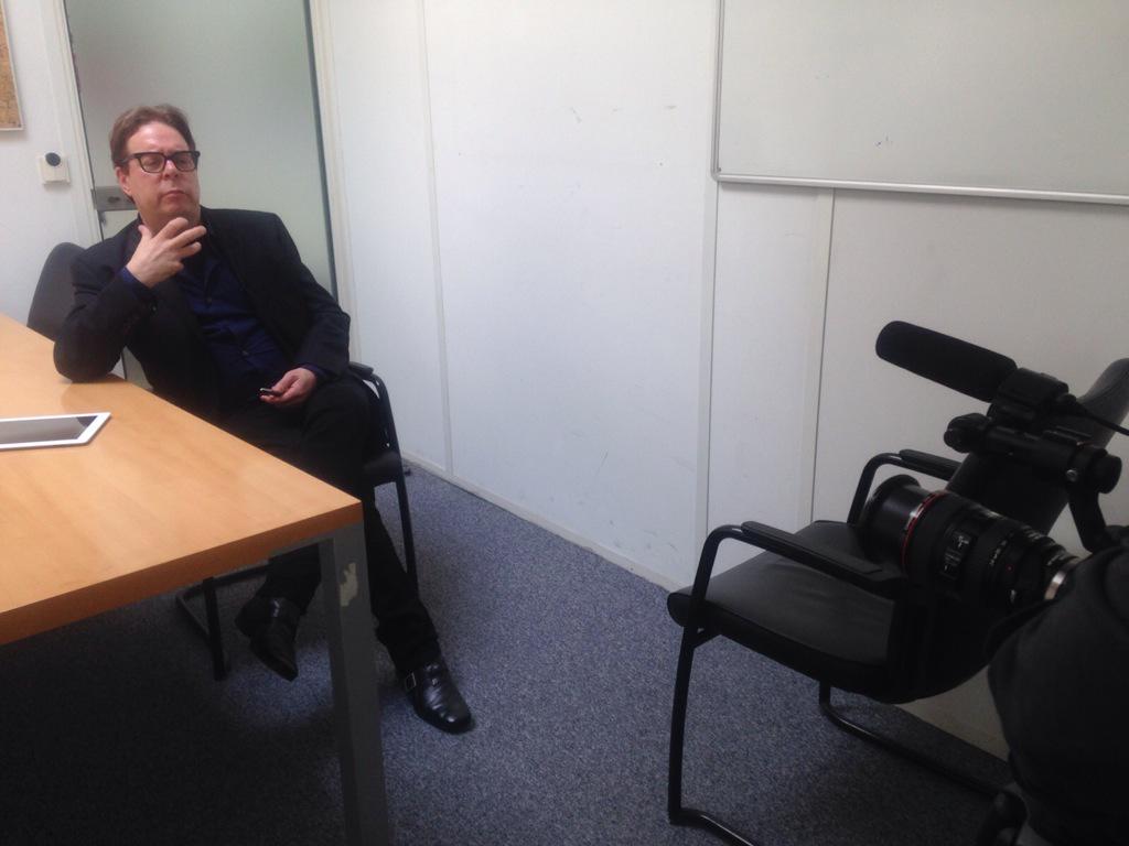 LaurenceDucos's tweet photo. Thank ´s @DouglasLKennedy for #conversationvirtuelle on Line soon @OrangeLecteurs http://t.co/7ylRMl220W