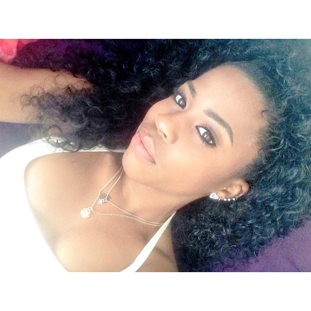 OfficialNyi's tweet photo. 💅🏽 http://t.co/CIwC5AZ0HX