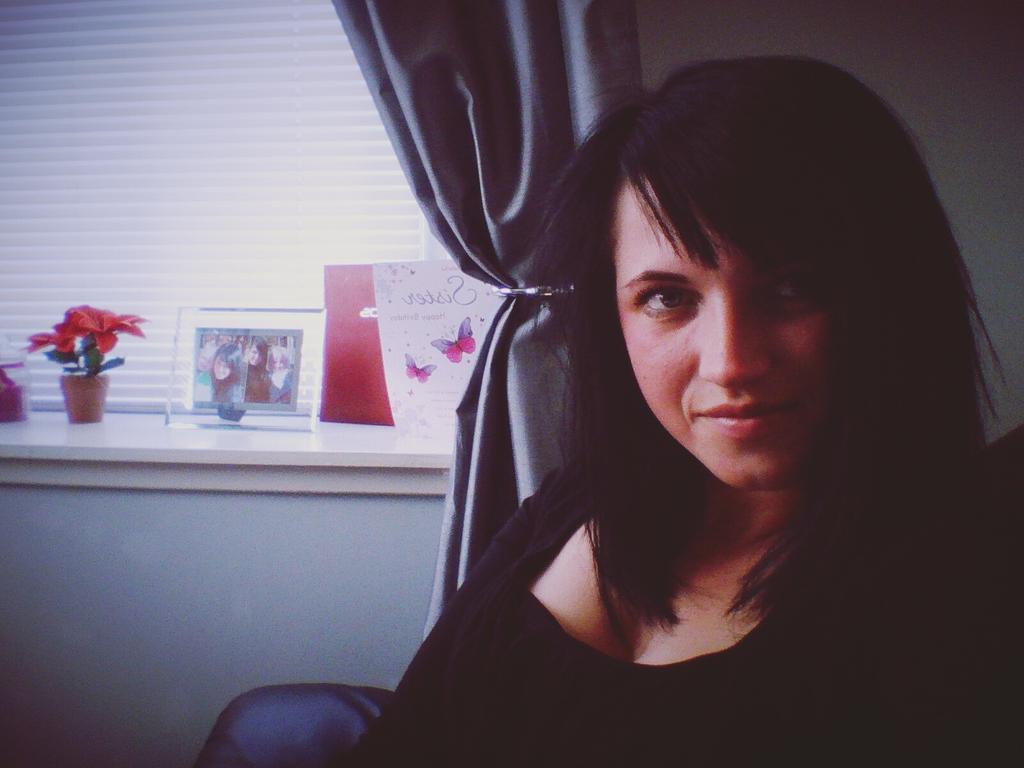 Laurachkaa's tweet image. Brīvdienas samainītas, gaidu gaidu, lai ātrāk tieku pie savām mīļajām @Sindzii_  @Mar4iks. @_Simchiks_  ;***