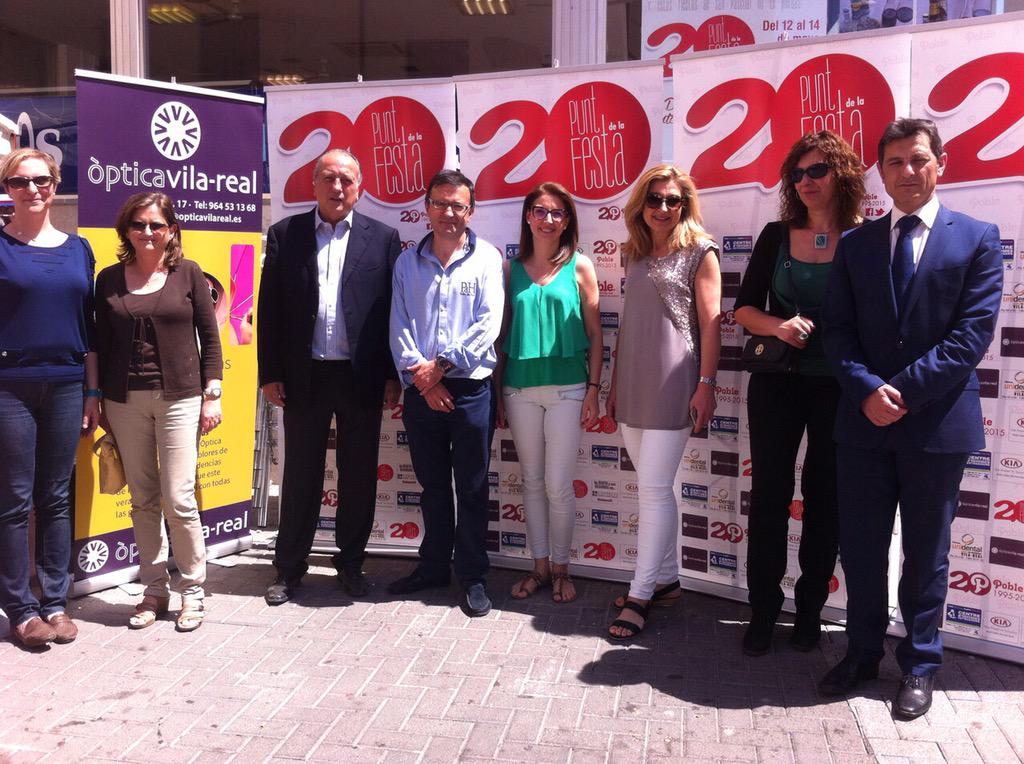 VillarrealCF's tweet photo. Fernando Roig, de visita por Sant Pasqual, repasó la actualidad en las 'bodeguillas' de los medios de comunicación. http://t.co/NdQ7zk6HIq