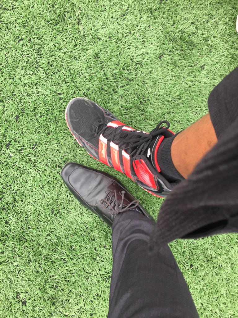 DrewMehringer's tweet photo. My foot (size 12) compared to @jmw_williams (size 19)
#BigMenUpFront http://t.co/njPjWetp8e