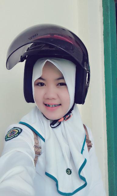 Im_Revhi's tweet photo. Selfie2 wff dede caca cantik @ puskes jm.kcil😀😘 http://t.co/5vw2IZ20F2