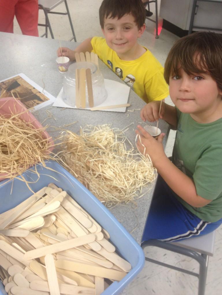 SmthSTEMScience's tweet photo. Building a shelter for a hot, dry climate! @LiveFromRoom5 http://t.co/eGJX4Li1bU
