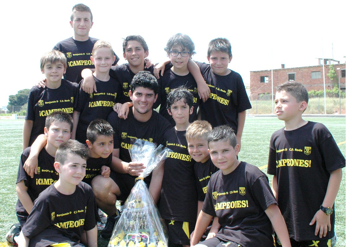 cdroda's tweet photo. Actualizada galeria de imagenes de la web del club con fotos de la celebracion del campeonato de liga del Benjamin D http://t.co/gbAHnuT8dT