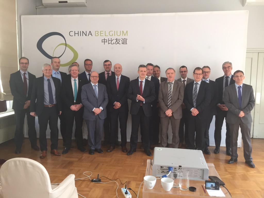 OAlgoet's tweet photo. Ambassade in Beijing http://t.co/bPBC15L3pg