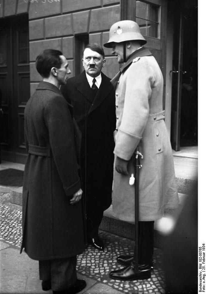 HistoryHitWW2's tweet photo. Hitler's Purge: The Night of the Long Knives Explained http://t.co/A3G3jN0mC9 #ww2 http://t.co/MdGkAFuOjv