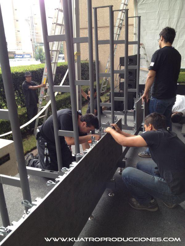KuatroP's tweet photo. En @KuatroP tenemos al mejor equipo en técnicos y montaje. http://t.co/v5nmnRpFHy