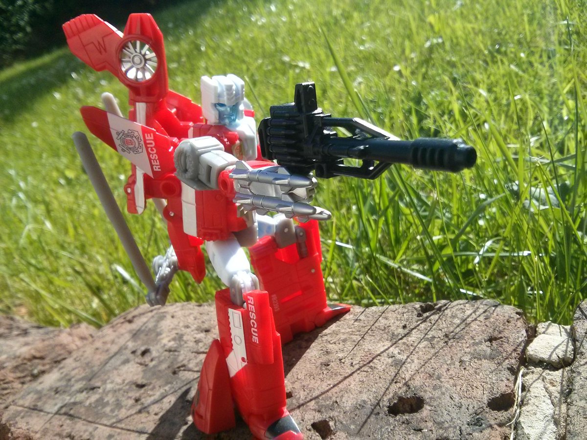 ToyboxSoapbox's tweet photo. Streetwise &amp; Blades review done, despite camera problems #OLDMANGRUMBLE http://t.co/756kOlzV2a http://t.co/WnmJDCP1L3