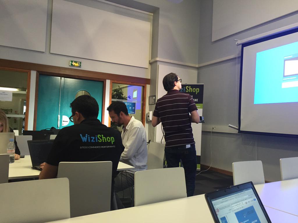 OrianaSchwaan's tweet photo. Avant une #conférence ! @EpitechNice @docker @dockernice @gandi_net @Wizishop @o_revollat #dockernice http://t.co/pxiHs7gALV