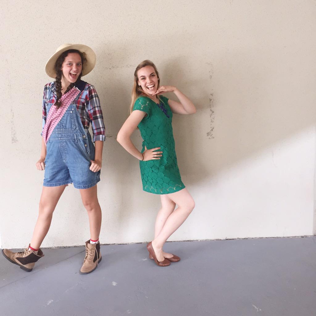 lydiaaaanichols's tweet photo. there are two types of South Carolinians and they both hate Florida #neophyteweek http://t.co/i17z0hqDIs
