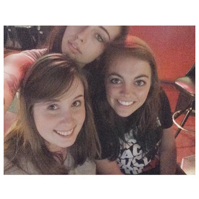 stonecoldzoey's tweet photo. besties were in town last weekend 😏💁🏻 #visitors #latergram #selfie #besities #bestiesofins… http://t.co/Q2cq5X5Q4K http://t.co/VJxS1dHJrS