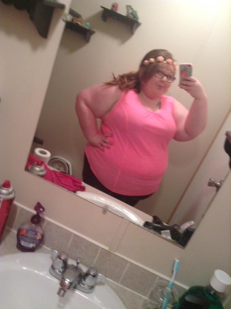 bbwcalicokitten's tweet photo. #MyBareArms my arms my body, nothing to be ashamed of.  #fearless #chubby #bbw #flowercrown #hairfood #glasses http://t.co/UpvkGEWb2v
