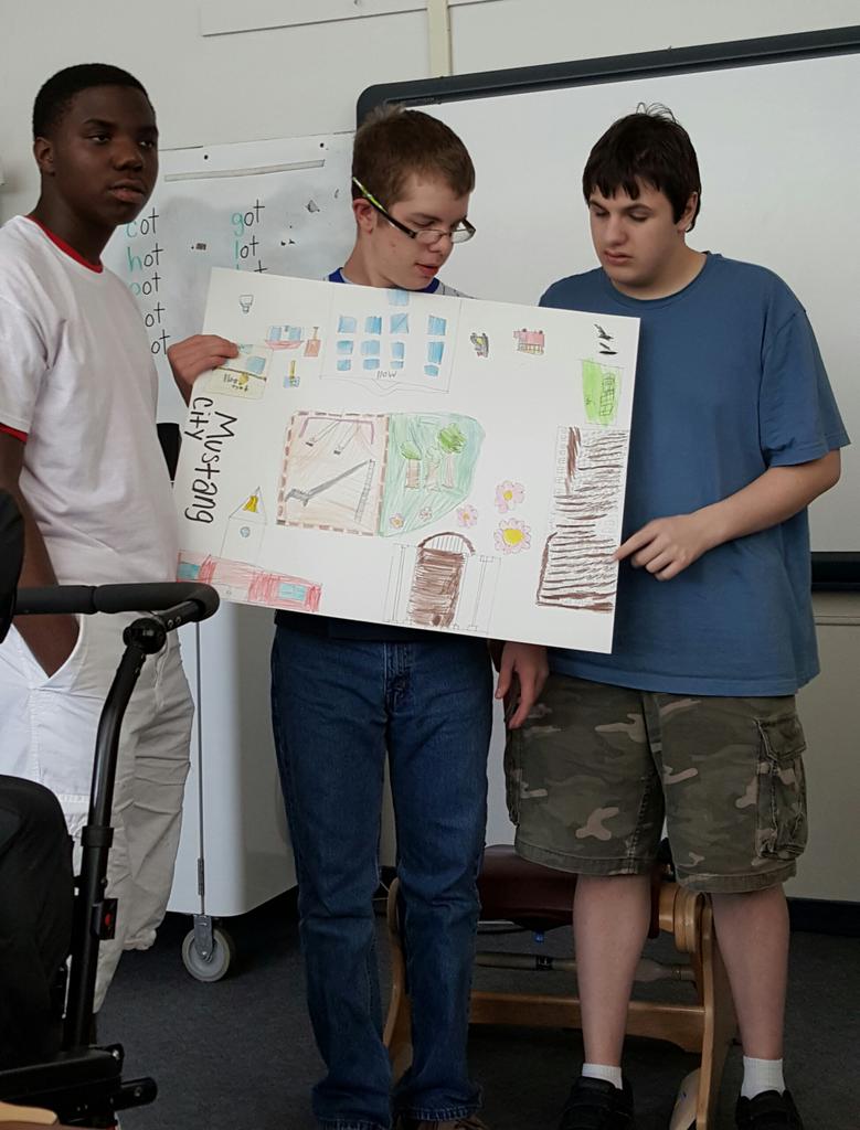kmcecconi's tweet image. Presenting their group projects!! #MeOnTheMap @pinyangm @KA_Hoyt @JErdie_ERHS @Jrdn_Baker