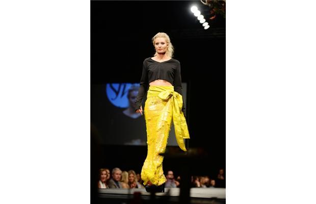 TAVDesigns's tweet image. Photos courtesy of @twitmichaelbell and @leaderpost. #skfwk #fashion #sequins #velvet #yellow #runway #yqr #style