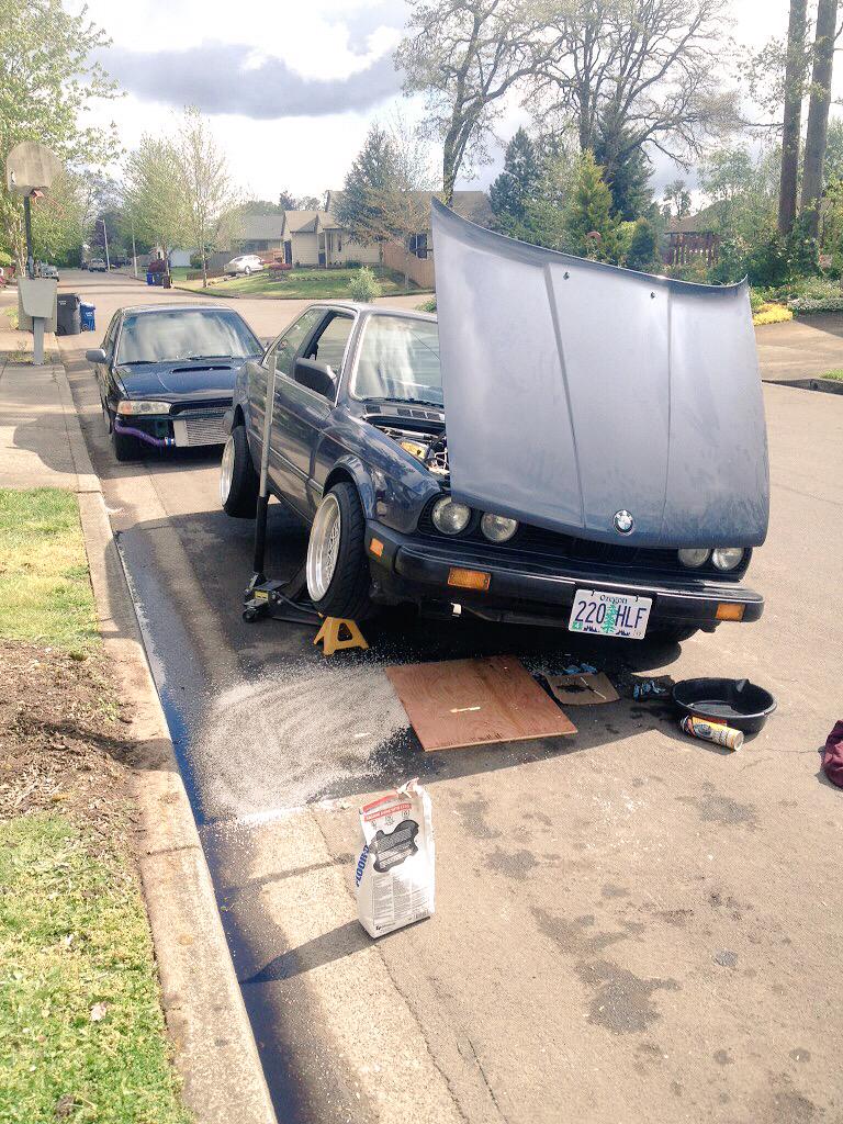 tyler_ryser25's tweet photo. Little throwback to when I cracked my oil pan 😂 #notevenlow #cutspringslife http://t.co/BTdHO7NiVB
