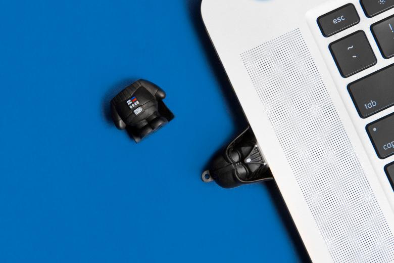 HYPEBEAST's tweet image. Tribe (@maiworldcom) reimagines #StarWars and #Avengers characters as USB flash drives.
hypb.st/FICEk