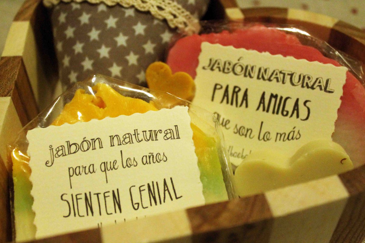 BaobabSolidario's tweet photo. Regalos solidarios para l@s mejores amig@s #RegalosConCorazón, con destino #Madagascar http://t.co/VSZm0LNegt