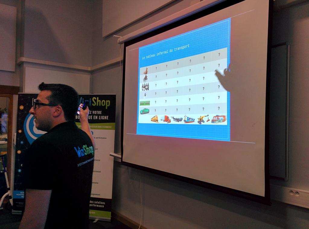 damsweb's tweet photo. Moi je trouve que @_Re_ de @Wizishop il a la classe avec ses slides ! :-) cc @dockernice @EpitechNice #dockernice http://t.co/hfqUpYo6b8