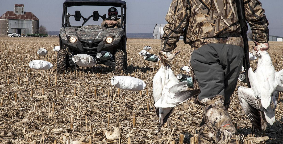FieldandStream's tweet photo. Welcome to Mound City—the snow-goose hunting capital of the world: http://t.co/EuIToIelTN. http://t.co/mcBk82k5Pw