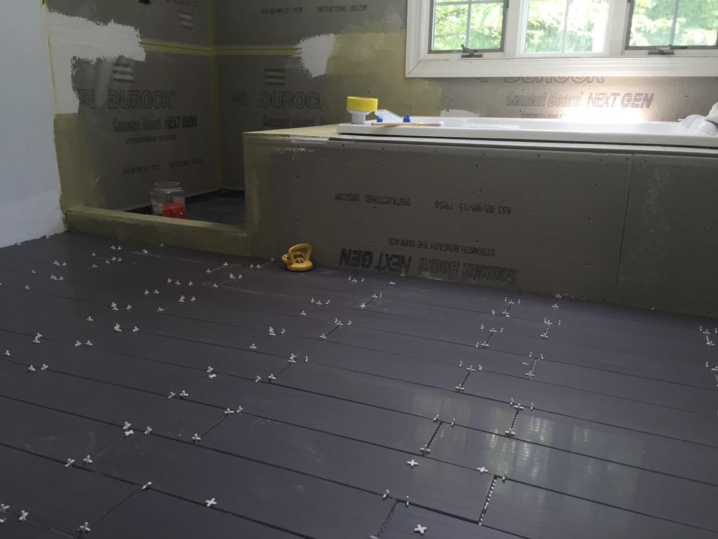 BellConstruc's tweet image. Progress! Floor is in, time for the marble shower and tub surround. #masterbathroom #remodeling