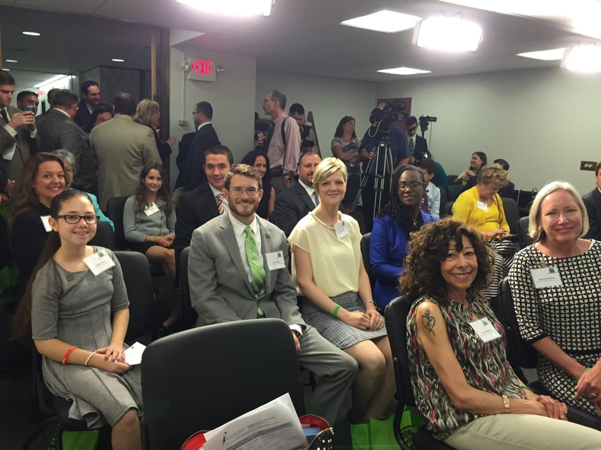DonateLifeNYS's tweet photo. The #DonateLife press conference is underway! #LegEdDay http://t.co/ExiSbKARVY